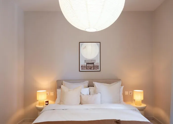 Chic And Modern With Yard Ldem1-2 Apartment